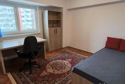 Apartament cu 3 camere decomandat în 1 Mai - 7