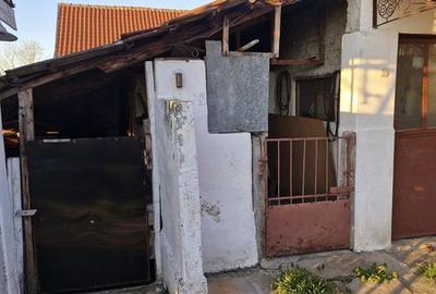 Casă cu 4 camere cu Teren 1500 Mp în Funcționarilor - 1