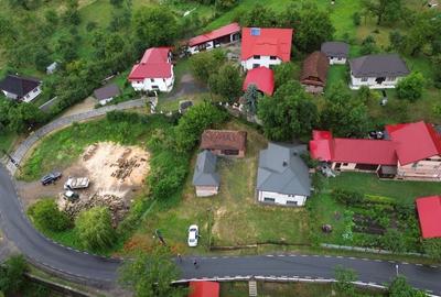 De vanzare casa din caramida cu teren - zona Pensiunea Secret Garden - 1