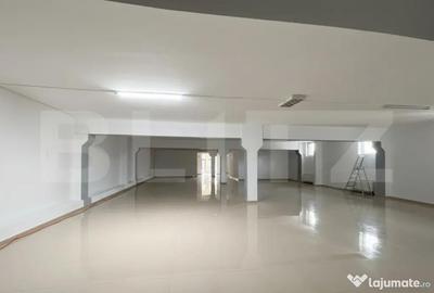 Spațiu comercial, de 720 mp, în Central