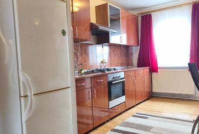 Apartament cu 3 camere decomandat în Liliacului