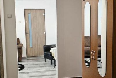 Apartament cu 3 camere semidecomandat în Micro 16 - 1