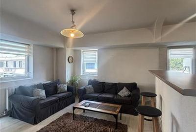 Apartament cu 3 camere semidecomandat, mobilat în Central