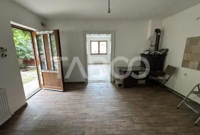 Casă cu 2 camere cu Canalizare în Cristian - 2