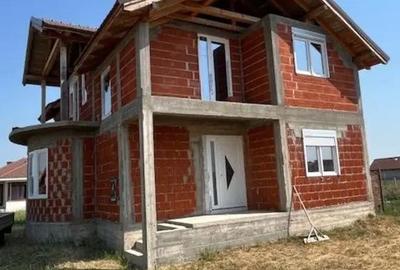 Casă cu 5 camere cu Teren 500 Mp în Oșorhei - 2