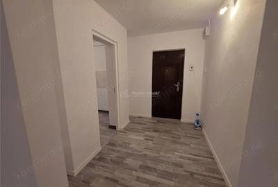 Apartament cu 2 camere semidecomandat în Micro 3 - 4