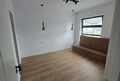 Casă cu 3 camere cu Teren 300 Mp în Calea București