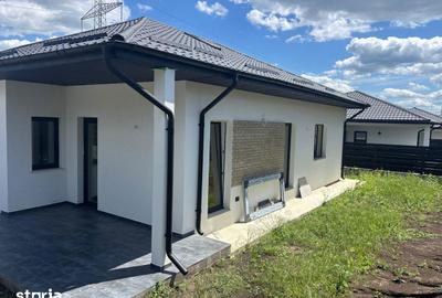 Casă cu 4 camere cu Teren 430 Mp în Miroslava - 1