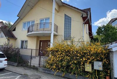 Casă cu 4 camere în Central