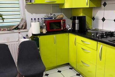 Apartament cu 3 camere decomandat, mobilat în Sânpetru