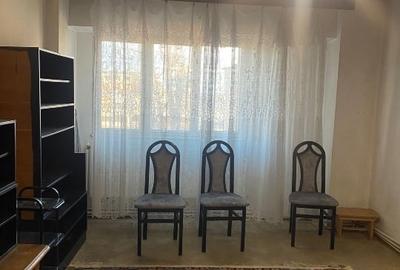 Garsonieră decomandată în Central - 2