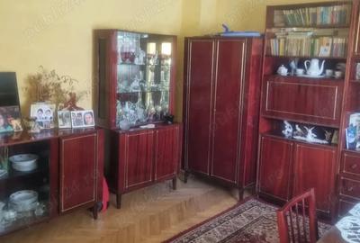 Casă cu 5 camere în Laza