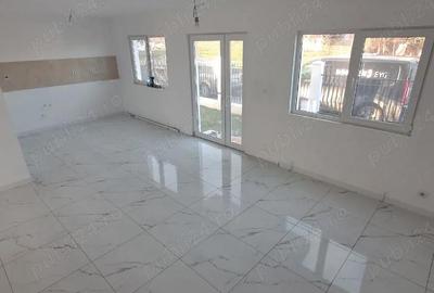 Casă cu Teren 2000 Mp în Central - 9