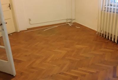 Apartament cu 3 camere decomandat în Foișorul de Foc