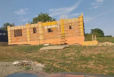 Casă cu 4 camere cu Teren 500 Mp în Dumești - 5