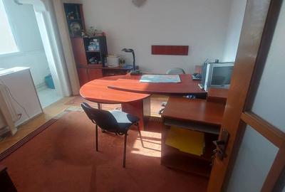 Birou sau apartament de locuitcu trei camere ultracentral cu un view de invidiat - 2