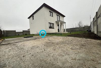 Casă individuală cu 4 camere cu Canalizare în Berceni