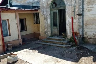 Casă cu 4 camere cu Teren 147 Mp în Central - 1