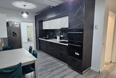 Apartament cu 3 camere semidecomandat în Central - 1