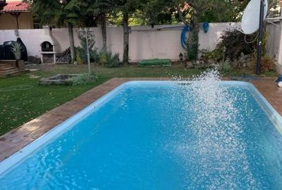 Casă cu 7 camere cu Teren 435 Mp în Pipera