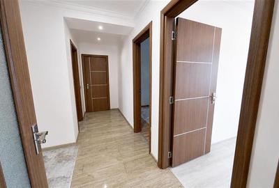 Apartament cu 3 camere decomandat în Tractorul - 12