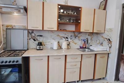 Inchiriez apartament - 2