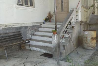 Casă cu 3 camere cu Teren 1300 Mp în Oveselu - 2