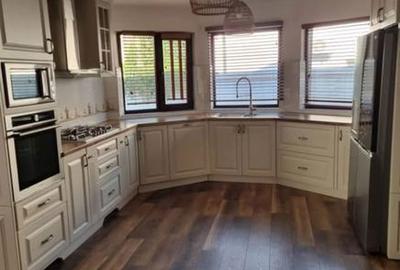 Casă cu 4 camere cu Teren 221 Mp în Central - 2