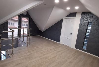 Casă cu 5 camere cu Teren 250 Mp în Central