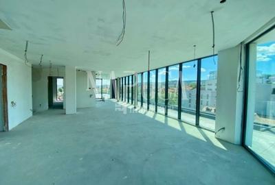 Penthouse cu 3 camere decomandat în Central - 3