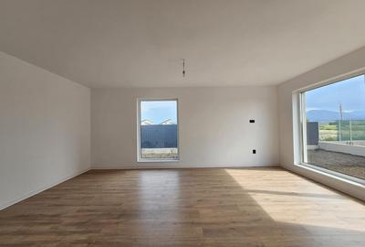 Casă individuală cu 4 camere cu Canalizare în Sânpetru - 4