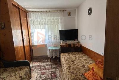 Apartament cu 3 camere decomandat, mobilat în 1 Decembrie - 12