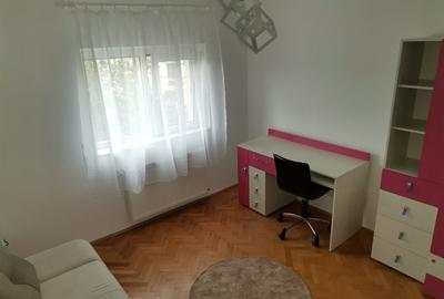 Inchiriez apartament 3 camere, proprietar - 1