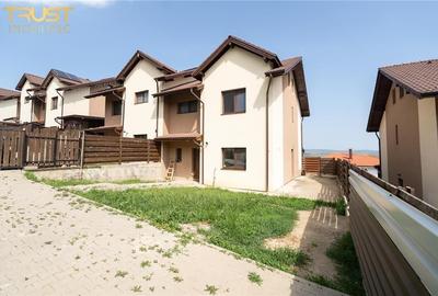 Casă cu 5 camere cu Teren 378 Mp în Dezmir - 2