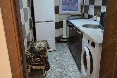 Apartament cu 3 camere semidecomandat în Central - 1