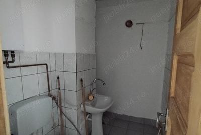 Inchiriez spa?iu comercial in Oravi?a Zona Garii - 2