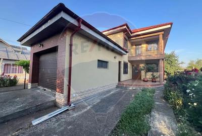 Casă cu 5 camere cu Teren 849 Mp în Golești - 3