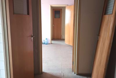 Apartament cu 3 camere semidecomandat în Rahova - 5