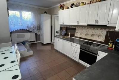 Casă cu 4 camere cu Teren 1150 Mp în Central
