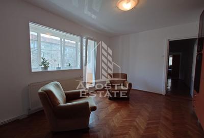 Apartament cu 3 camere semidecomandat, mobilat în Circumvalațiunii - 8