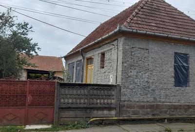 Casa Simeria 8 km de Deva,jud Hunedoara zona buna si linistita langa parcul dentrologic - 1