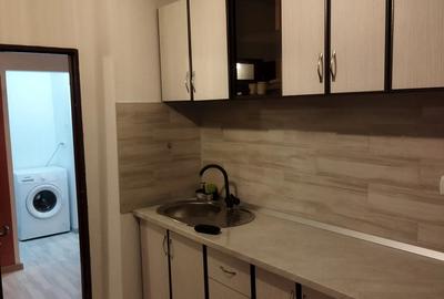 Inchiriez apartament cu doua camere micro 21 langa ?coala nr.3 - 4