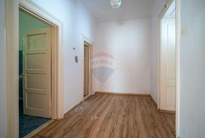 Casă individuală cu 9 camere cu Canalizare în Central - 11