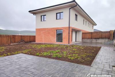 Duplex cu 4 camere cu Canalizare în Chinteni - 1