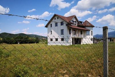 Casă cu 5 camere în Central