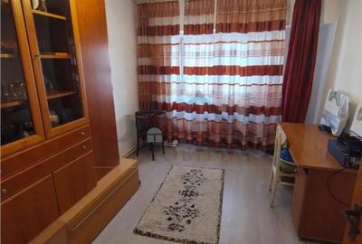 Apartament cu 4 camere decomandat, mobilat în Nicolina