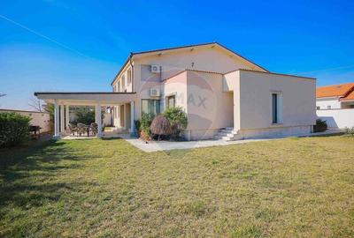 De vânzare Casă/Pensiune în zona Nufărul - Sânmartin - 2