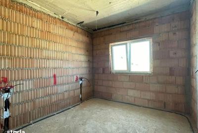 Casă cu 3 camere cu Teren 310 Mp în Moșnița Nouă