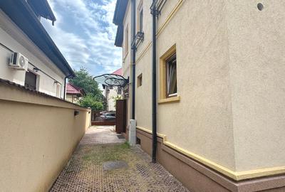 Casă individuală cu 7 camere cu Canalizare în Floreasca