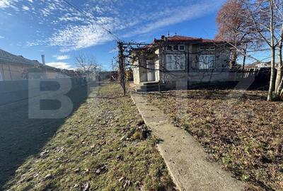 Casa batraneasca , renovabila , 900 mp teren , Dumbraveni Suceava - 1